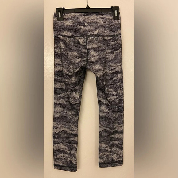 Lululemon Wunder Under Crop Luon Hazy Days Black & White Size 6 - Picture 3 of 7